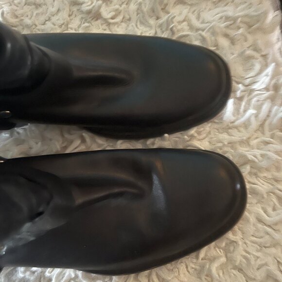 FRYE veronica short black boots. EXCELLENT condition. 12/1to 12/2 only. - Picture 3 of 7